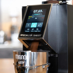 Eureka Mignon Specialita Smart black | Automatický mlýnek na kávu