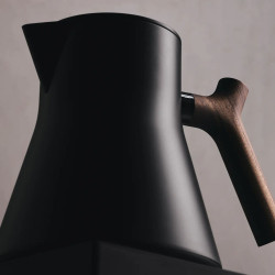 Fellow Corvo EKG PRO Matte Black with Walnut Handle | Elektrická rychlovarná konvice