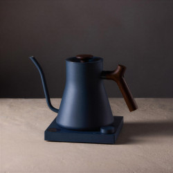 Fellow Stagg EKG PRO stone blue + walnut | Elektrická rychlovarná konvice Gooseneck