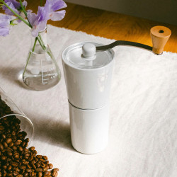 Hario Simply Ceramic - mlýnek na kávu