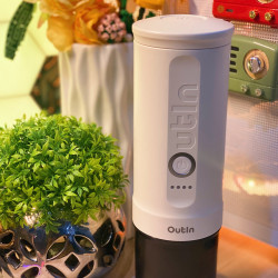 Outin Nano (Pearl White) - cestovní kávovar