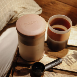 Wacaco Prestina (clay pink) – přenosný kávovar s integrovaným šálkem
